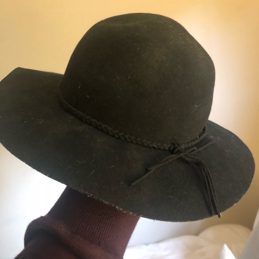 Floppy hat